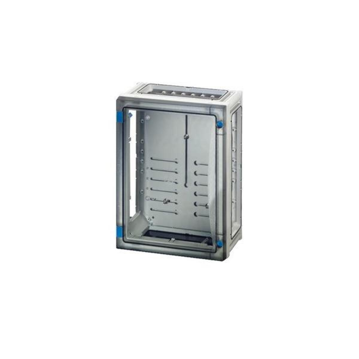 Un contenitore elettrico rettangolare trasparente con una porta trasparente. Ha guide di montaggio interne e dettagli blu e argento.