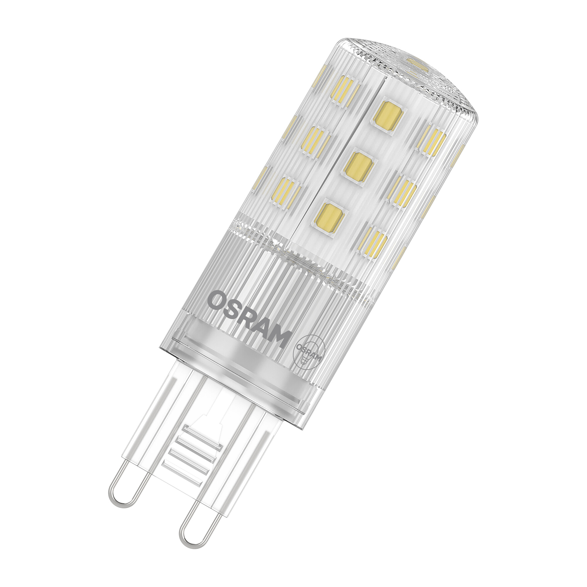 Una lampadina a LED trasparente con LED gialli, il marchio OSRAM è visibile. È su sfondo bianco.