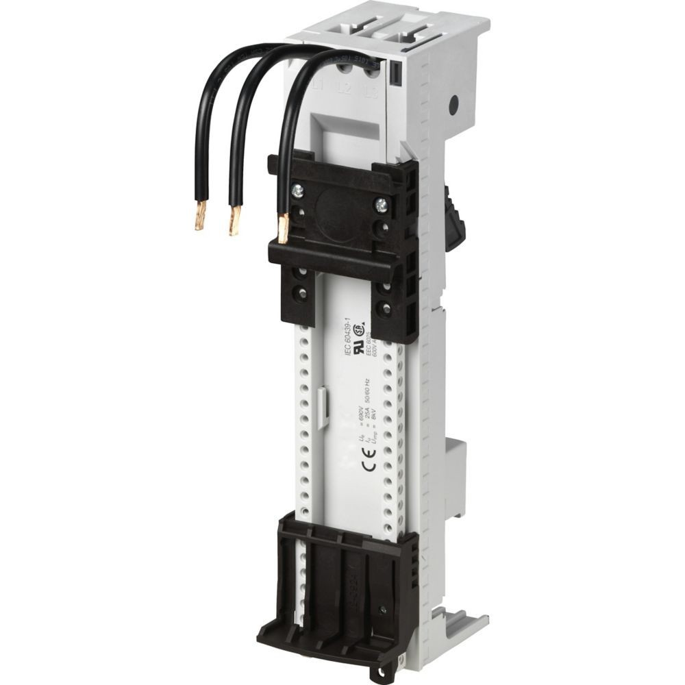 Componente elettrico con fili neri collegati. Corpo bianco con etichette e base nera. I fili hanno estremità in rame.