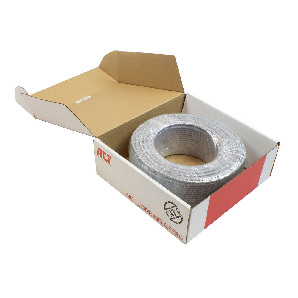 Una scatola con un rotolo di cavo di rete. La scatola è bianca con dettagli rossi e il logo del marchio. Il cavo è grigio e avvolto in plastica.
