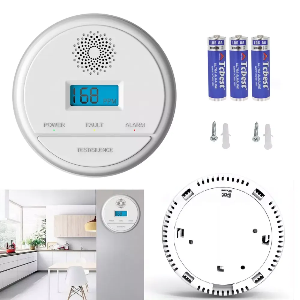 Ein weißer CO-Detektor zeigt 168 ppm an. Enthält Batterien, Schrauben und ein Bild des Detektors an einer Wand in der Küche.