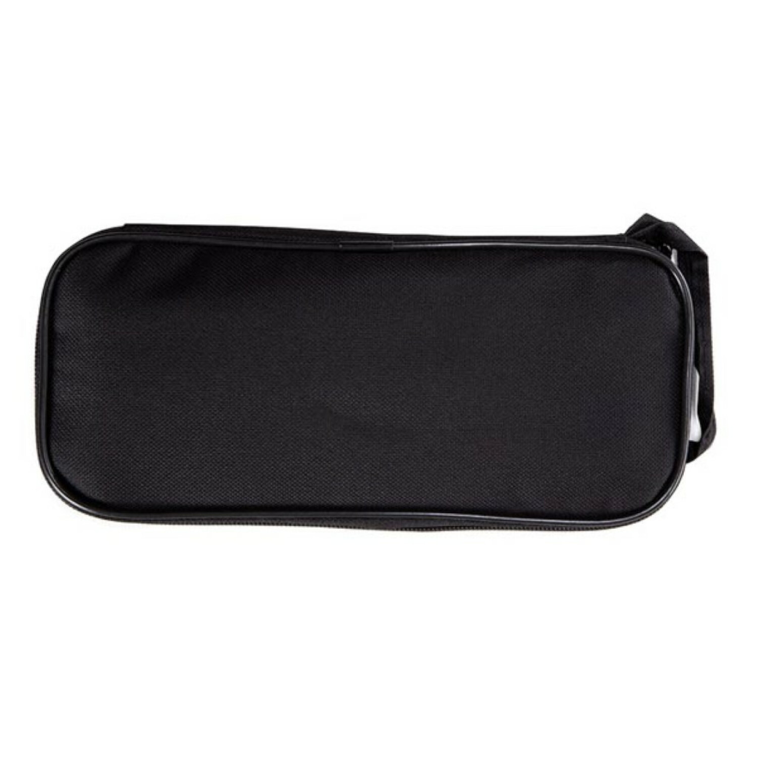 Eine rechteckige schwarze Tasche mit Reißverschluss, möglicherweise ein Etui für Werkzeuge oder Elektronik, auf weißem Hintergrund.