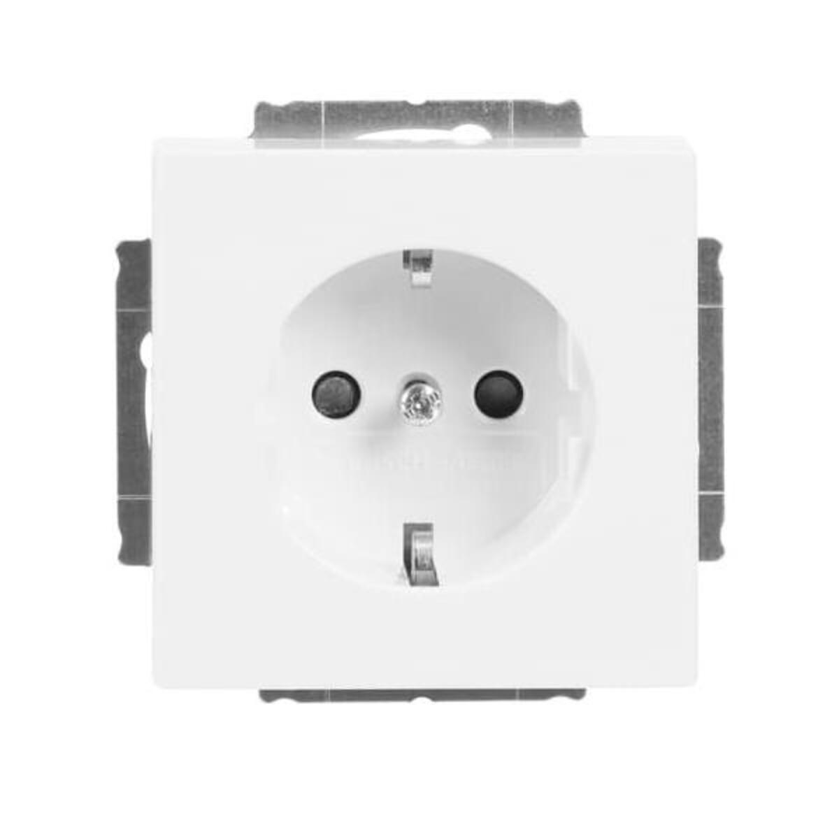 Una presa elettrica bianca con presa circolare e due fori neri, centrata su una placca quadrata bianca, con clip metalliche.