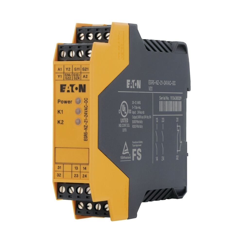 Un relè di sicurezza Eaton ESR5-NZ-21-24VAC-DC giallo e grigio. Ha terminali, spie luminose ed etichette di testo.