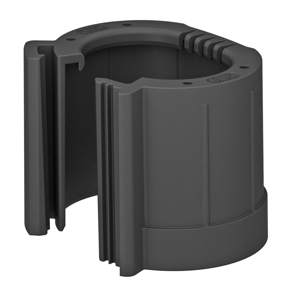 Una staffa di plastica grigio scuro con apertura circolare. Presenta creste e fori sulla superficie esterna. La staffa è aperta su un lato.