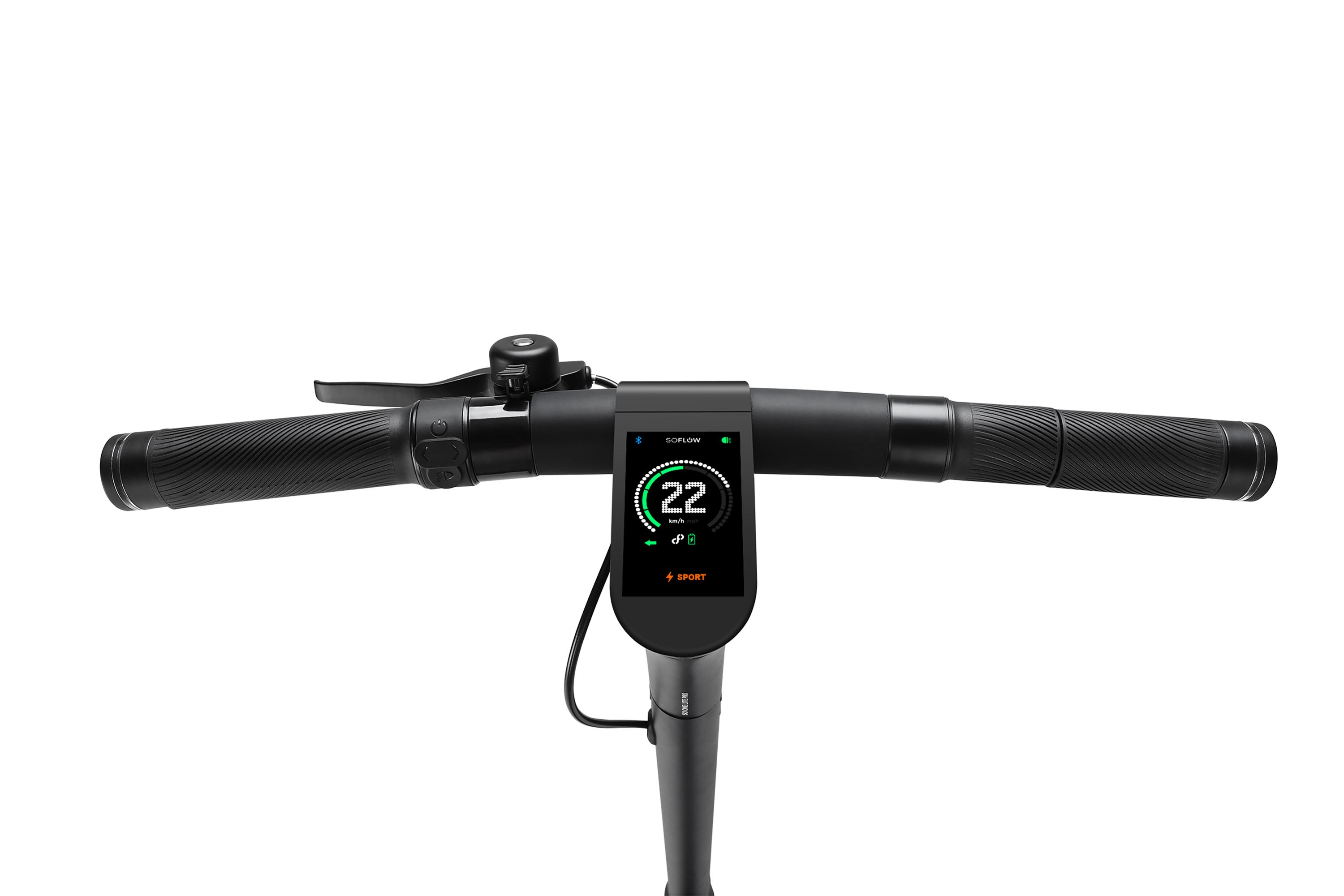 Primo piano del manubrio di un monopattino elettrico. Il display mostra la velocità a 22 km/h. La parola SPORT è visibile.