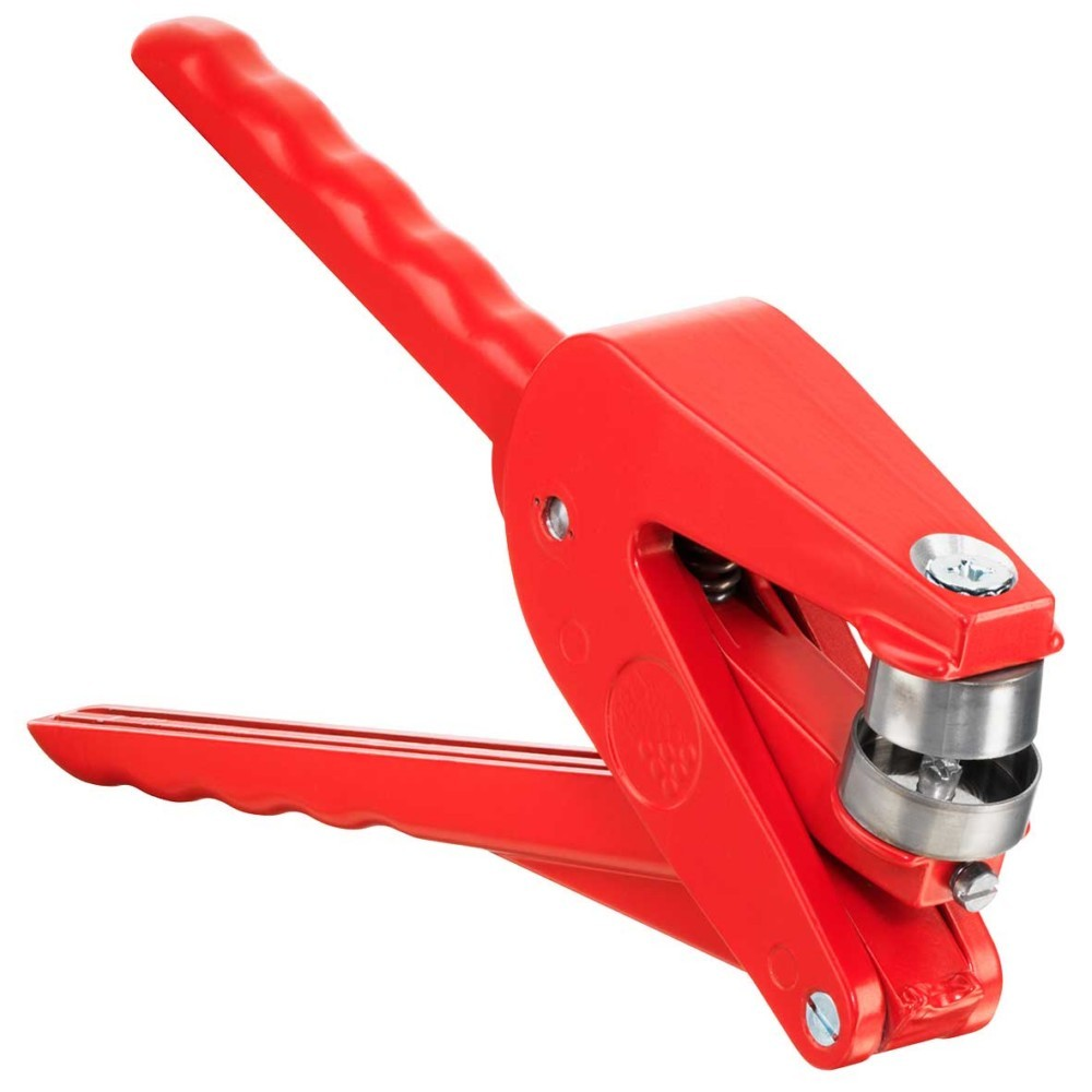 Uno strumento rosso con manico e ganasce, progettato per aggraffare o sigillare, forse per la tappatura delle bottiglie.