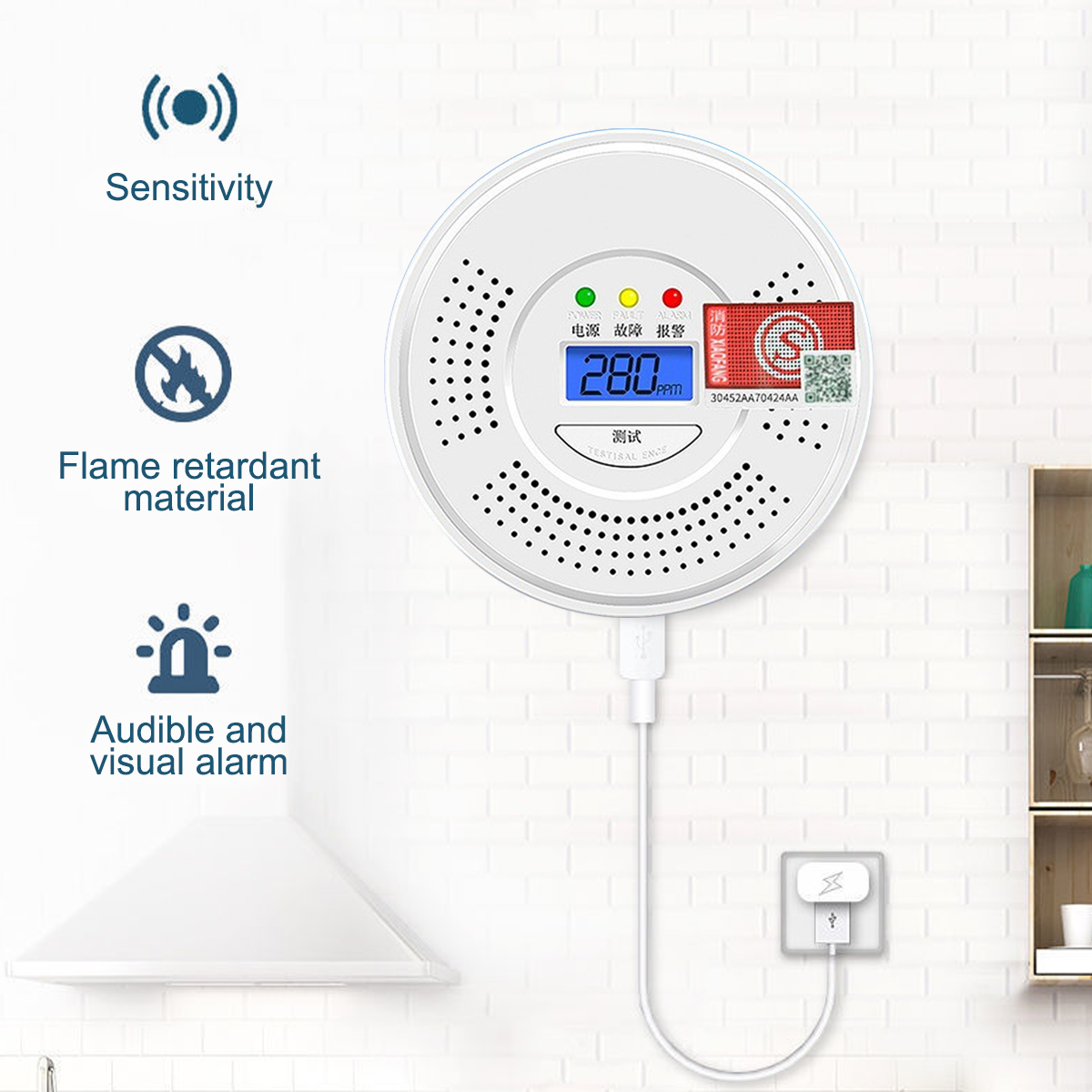 Ein weißer Rauchmelder zeigt 280 ppm an. Er hat Anzeigen für Strom, Fehler und Alarm. Ein USB-Kabel ist mit einer Steckdose verbunden.