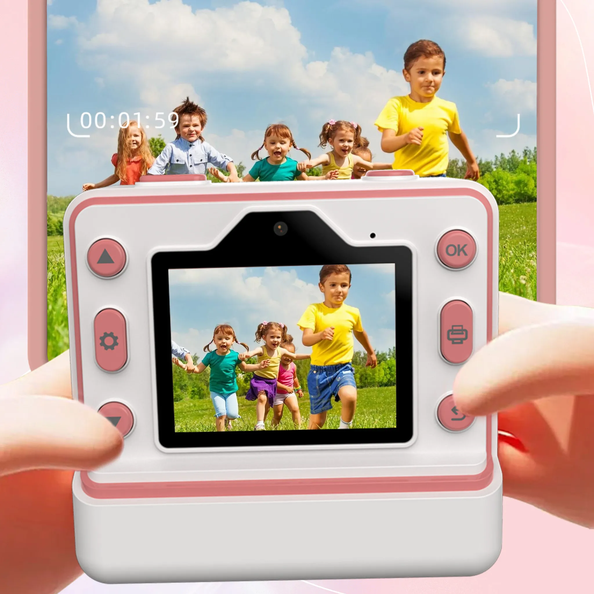 Eine rosa-weiße Kamera zeigt Kinder beim Laufen. Die Kamera wird von Händen gehalten. Der Hintergrund zeigt laufende Kinder.