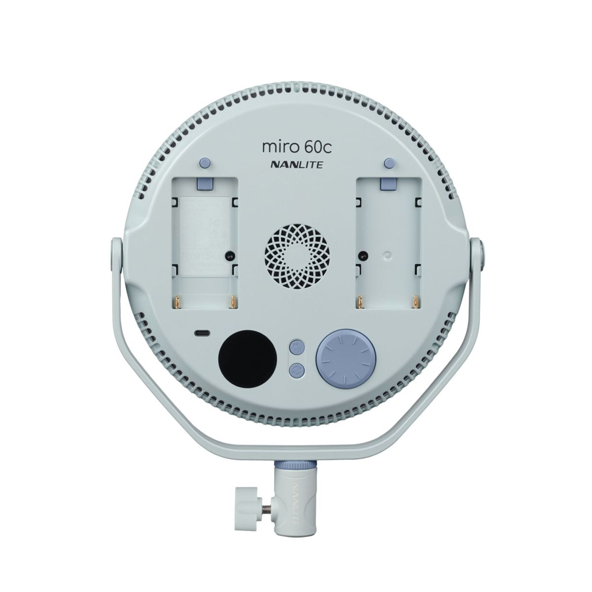 Una luce LED grigia Nanlite Miro 60c. Ha una forma circolare con pulsanti di controllo, una ventola e una staffa.