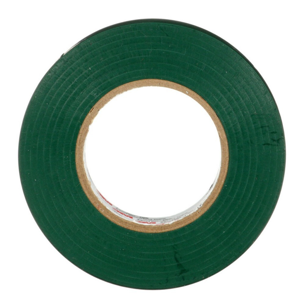 Un rotolo di nastro adesivo verde è centrato. Il nastro ha un'anima di cartone ed è su sfondo bianco.