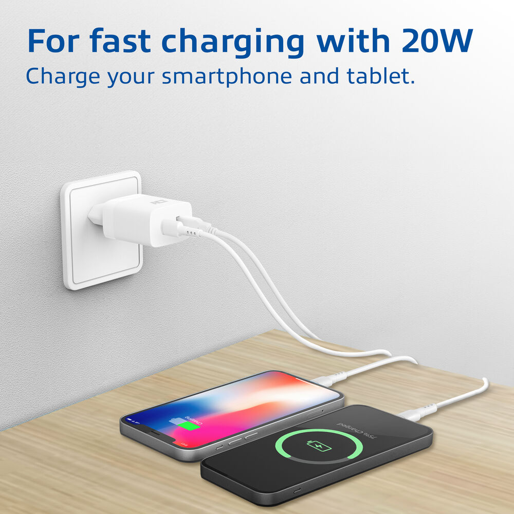 Deux smartphones se chargent sur une table en bois. Un chargeur blanc est branché sur une prise murale. Texte : Charge rapide avec 20W.