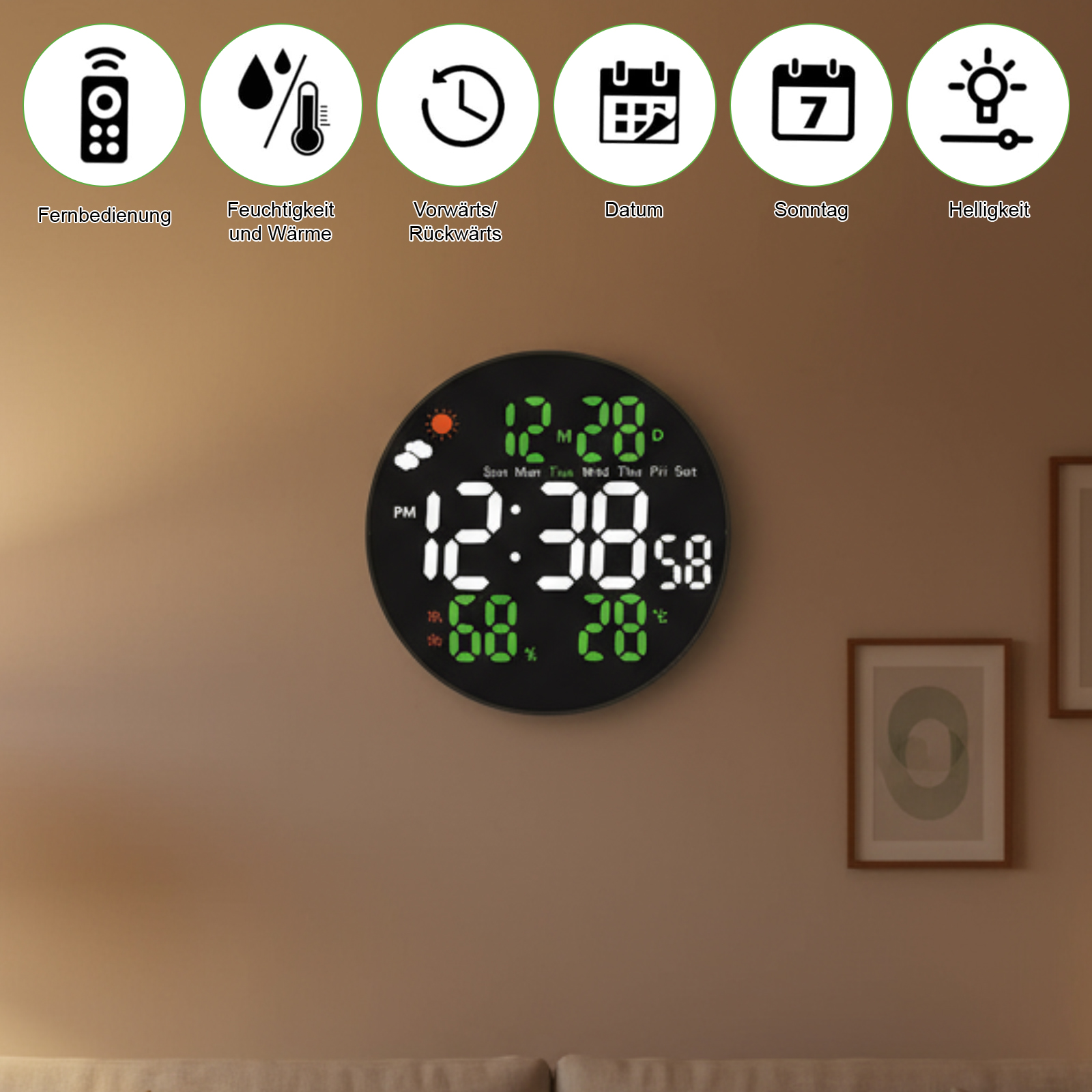 Un orologio digitale su un muro mostra ora, data, umidità e temperatura. Icone per telecomando, calore e altre impostazioni sono presenti.