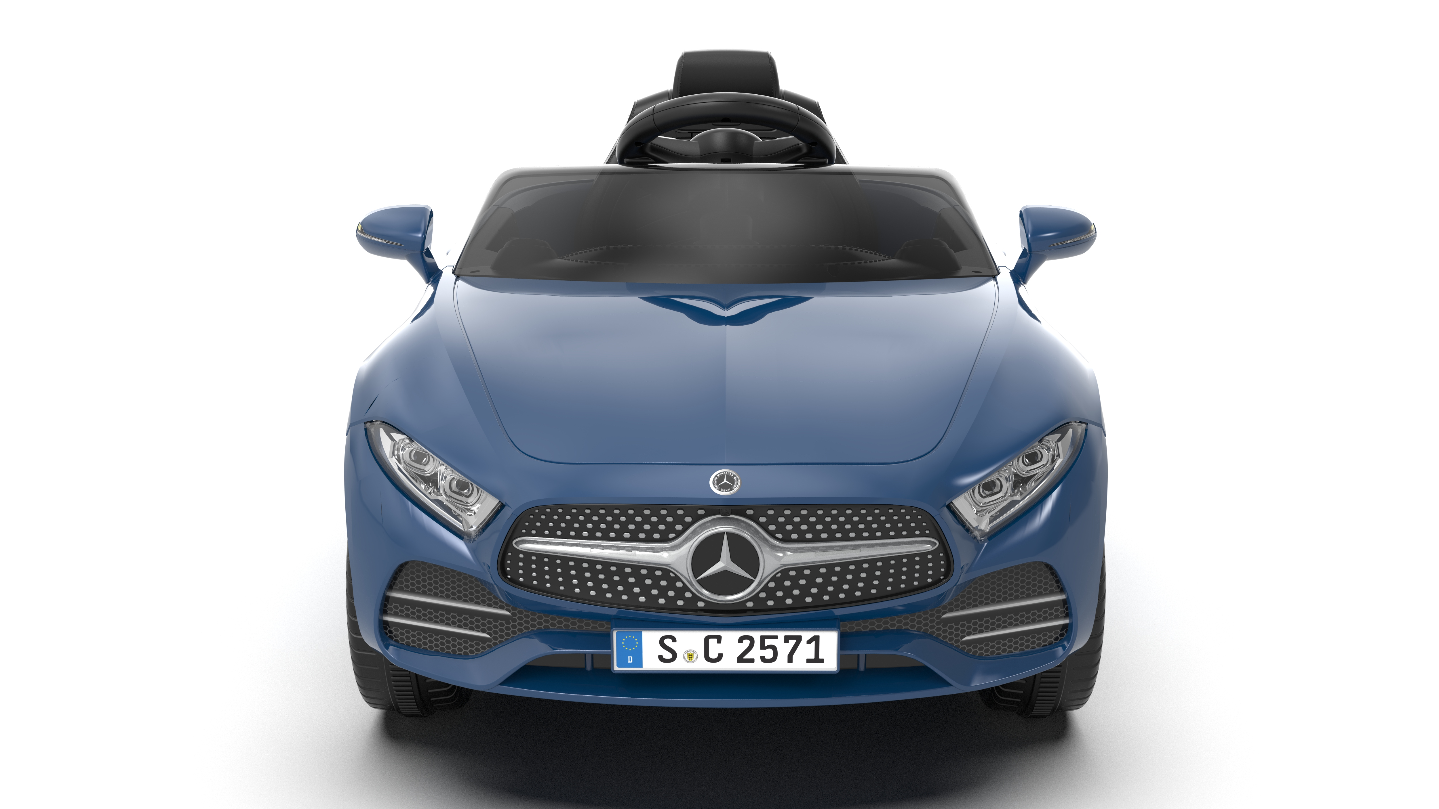Blaues Spielzeugauto mit schwarzem Innenraum. Es hat ein Mercedes-Logo vorne und ein Nummernschild. Weißer Hintergrund.
