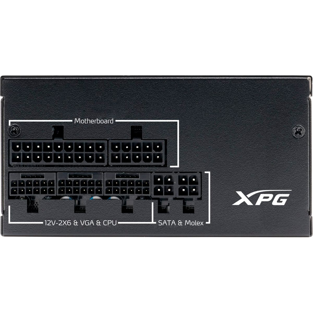 Schwarzes XPG-Netzteil. Anschlüsse mit den Bezeichnungen 'Motherboard', '12V-2x6 & VGA & CPU' und 'SATA & Molex'. XPG-Logo sichtbar.