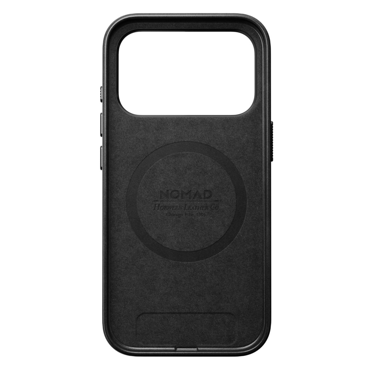 Custodia per telefono nera con un ritaglio per la fotocamera. È stampato il marchio 'NOMAD' e 'Horween Leather Co'.