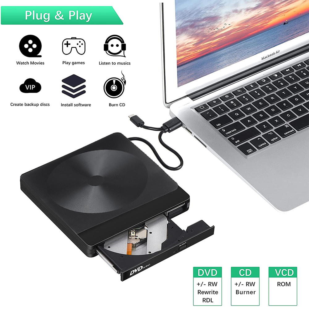 Ein schwarzes DVD-Laufwerk ist mit einem MacBook Air verbunden. Das Laufwerk ist geöffnet, mit einer Disc. Symbole zeigen Funktionen wie Filme ansehen.
