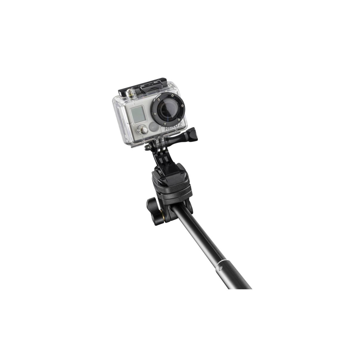 Eine GoPro-Kamera in einem transparenten Gehäuse ist auf einem schwarzen Selfie-Stick montiert. Die Kamera ist leicht nach oben geneigt.
