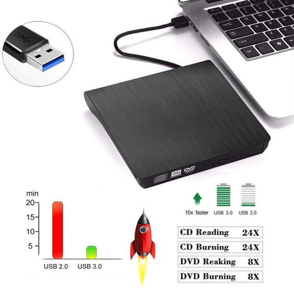 Schwarzes DVD-Laufwerk, an Laptop angeschlossen. USB-Kabel und Stecker sichtbar. Diagramme und Raketenillustration ebenfalls vorhanden.