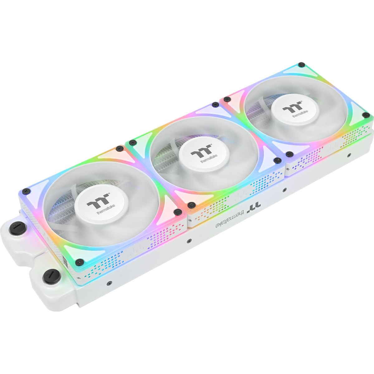 Dissipatore per computer bianco con tre ventole. Ogni ventola ha un logo Thermaltake e illuminazione a LED arcobaleno.