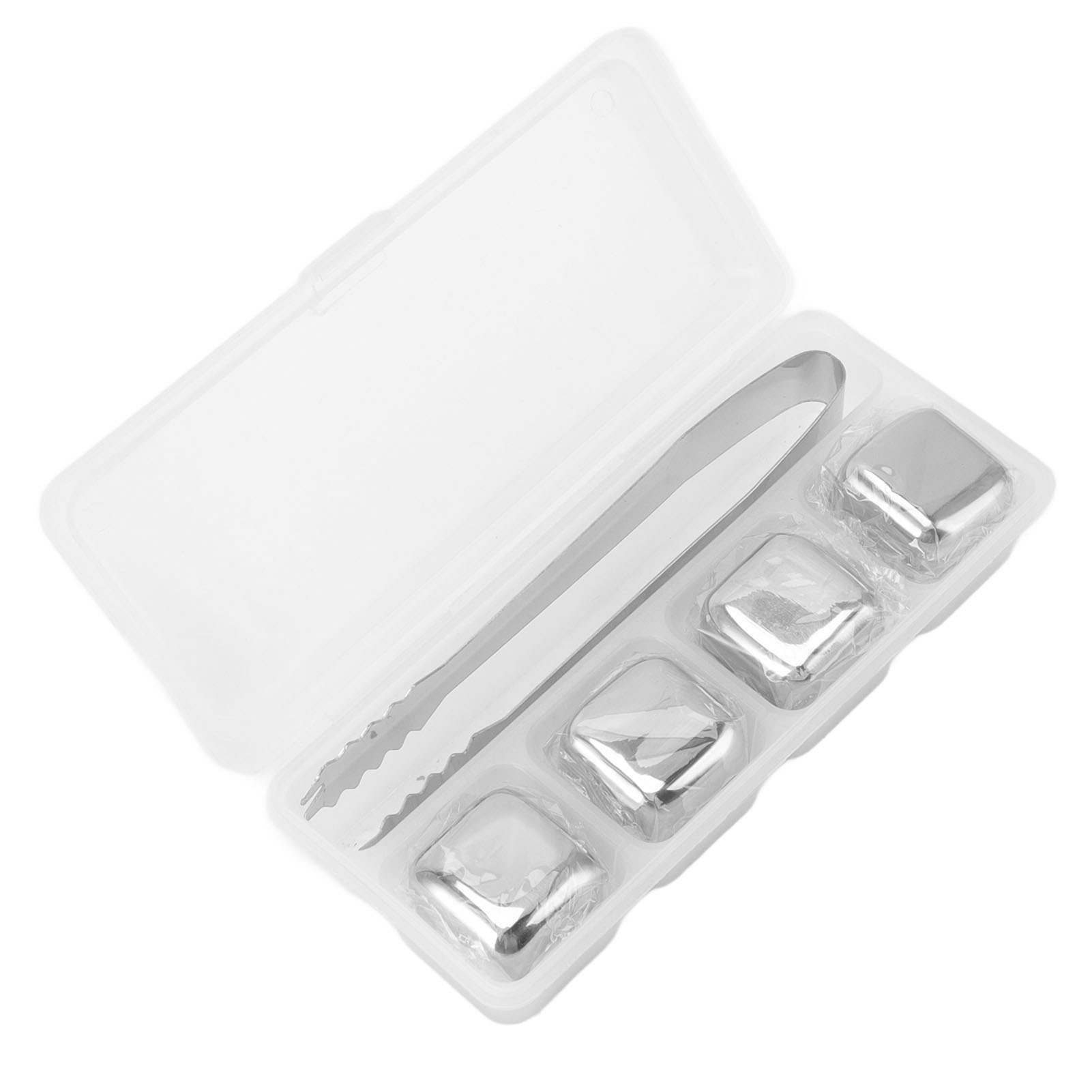 Offene transparente Kunststoffbox mit vier Metall-Eiswürfeln und Zange. Koffer offen, Artikel sichtbar.