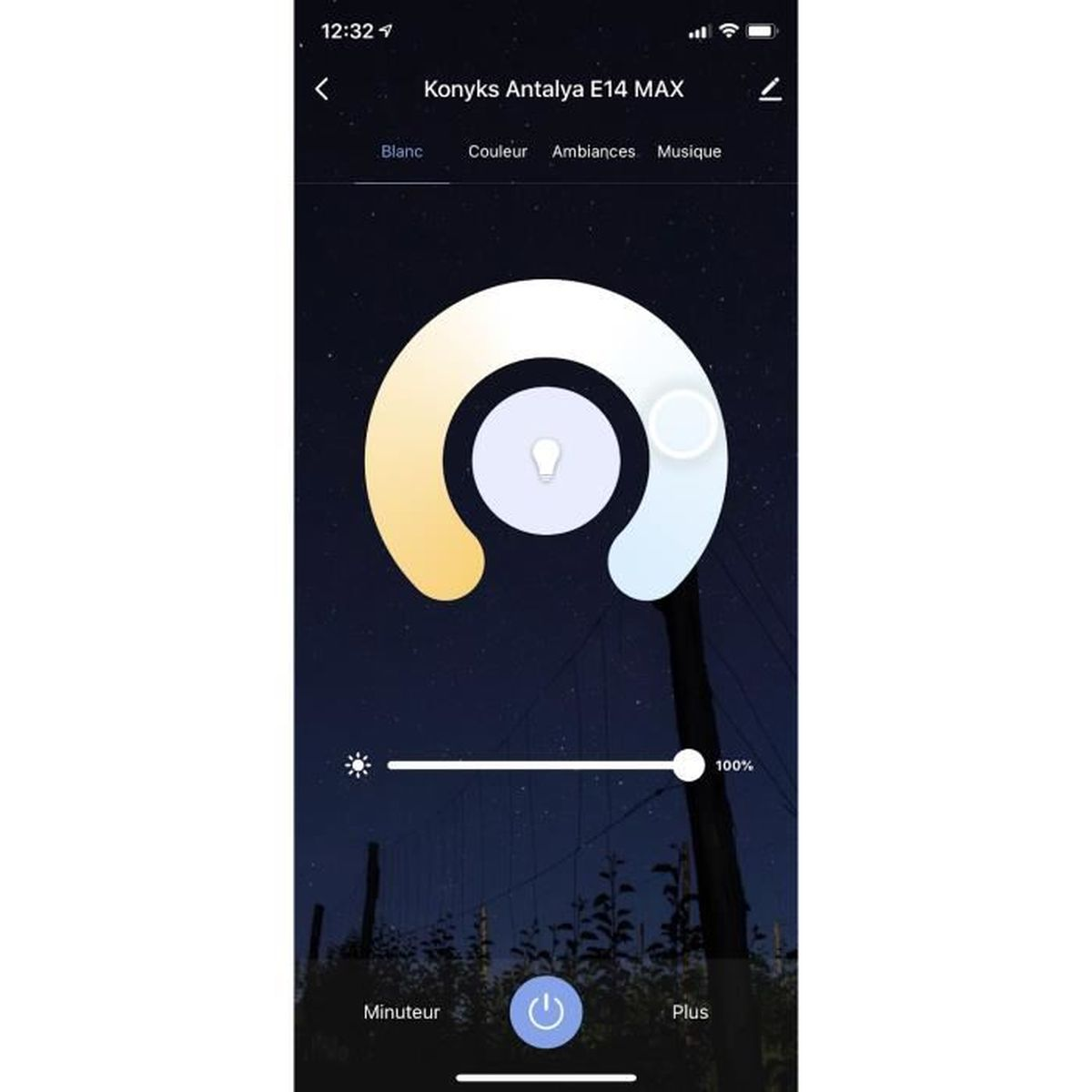 App-Oberfläche mit Farbsteuerung. Ein Glühbirnensymbol ist von einem Farbrad und einem Helligkeitsregler umgeben. Der Hintergrund ist dunkel.