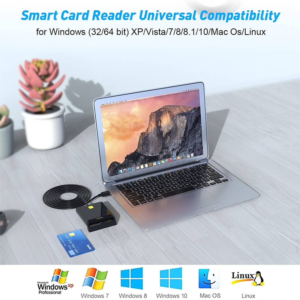Ein Laptop mit Kartenleser, Kreditkarte und Betriebssystemlogos. Text: Smart Card Reader Universal Compatibility.