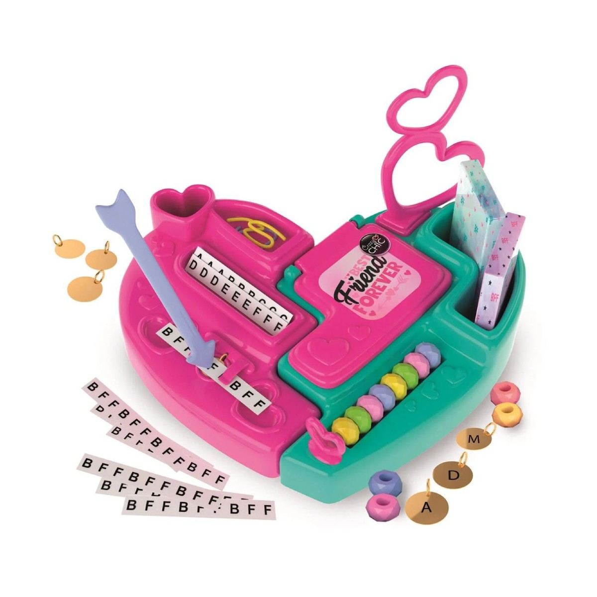 Un kit artigianale a forma di cuore rosa con 'Best Friend Forever' sopra. Include perline, ciondoli con lettere e inserti di carta.