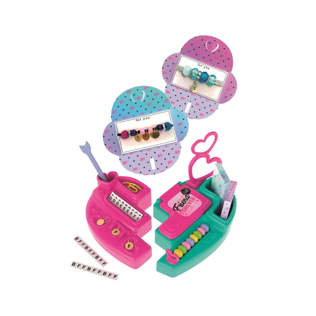 Un kit con braccialetti, perline con lettere e un astuccio a forma di lucchetto. L'astuccio è rosa e verde, con le parole 'Best Friends Forever'.