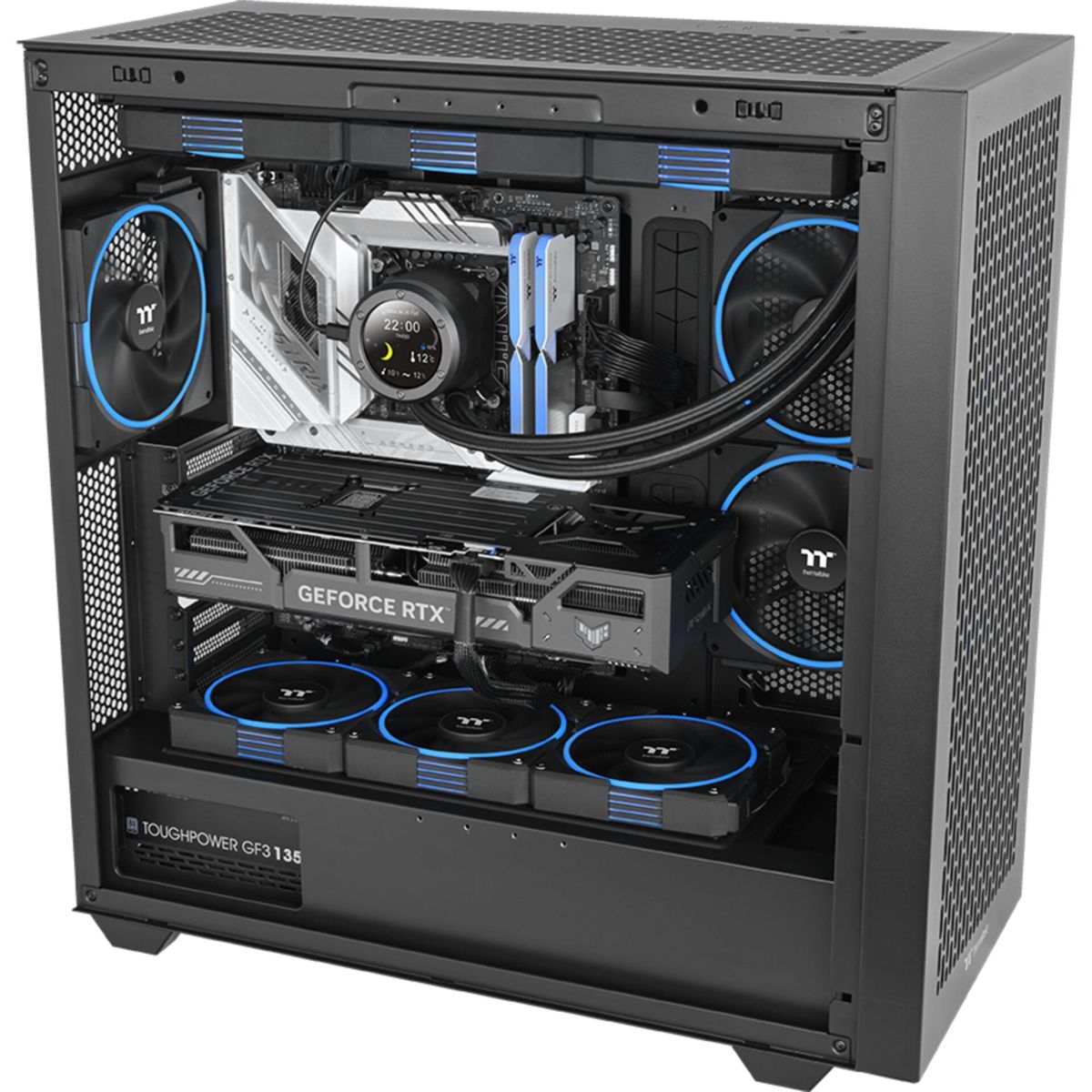 Case di computer aperto con componenti visibili: GPU, dissipatore CPU, ventole e alimentatore. Accenti blu e neri.