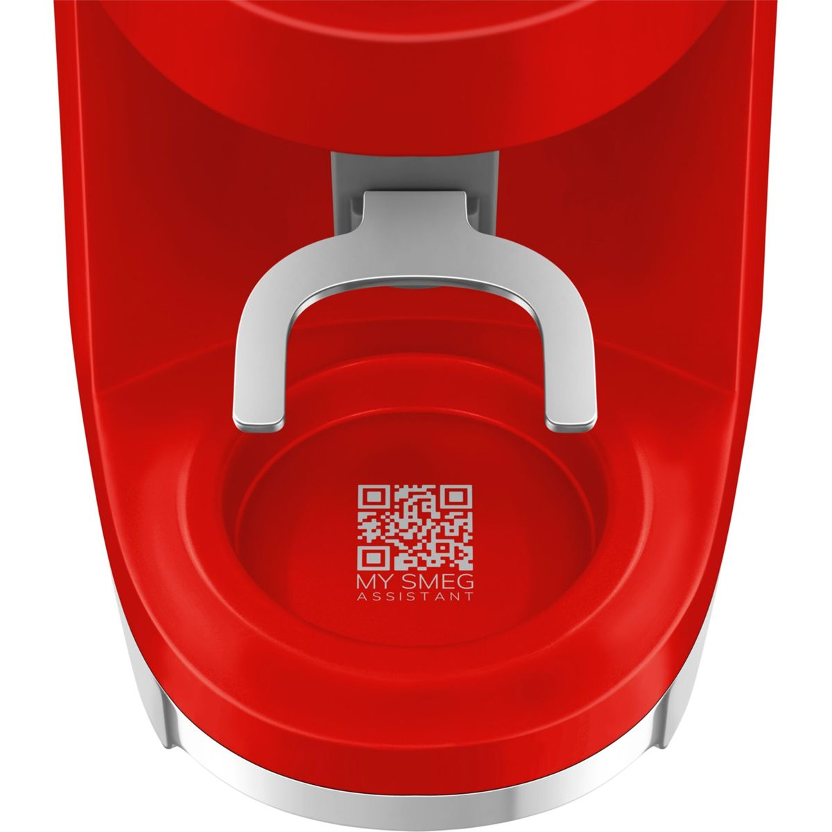 Dispositivo Smeg rojo con asa plateada. Un código QR y 'MY SMEG ASSISTANT' son visibles. Acentos blancos enmarcan el dispositivo.