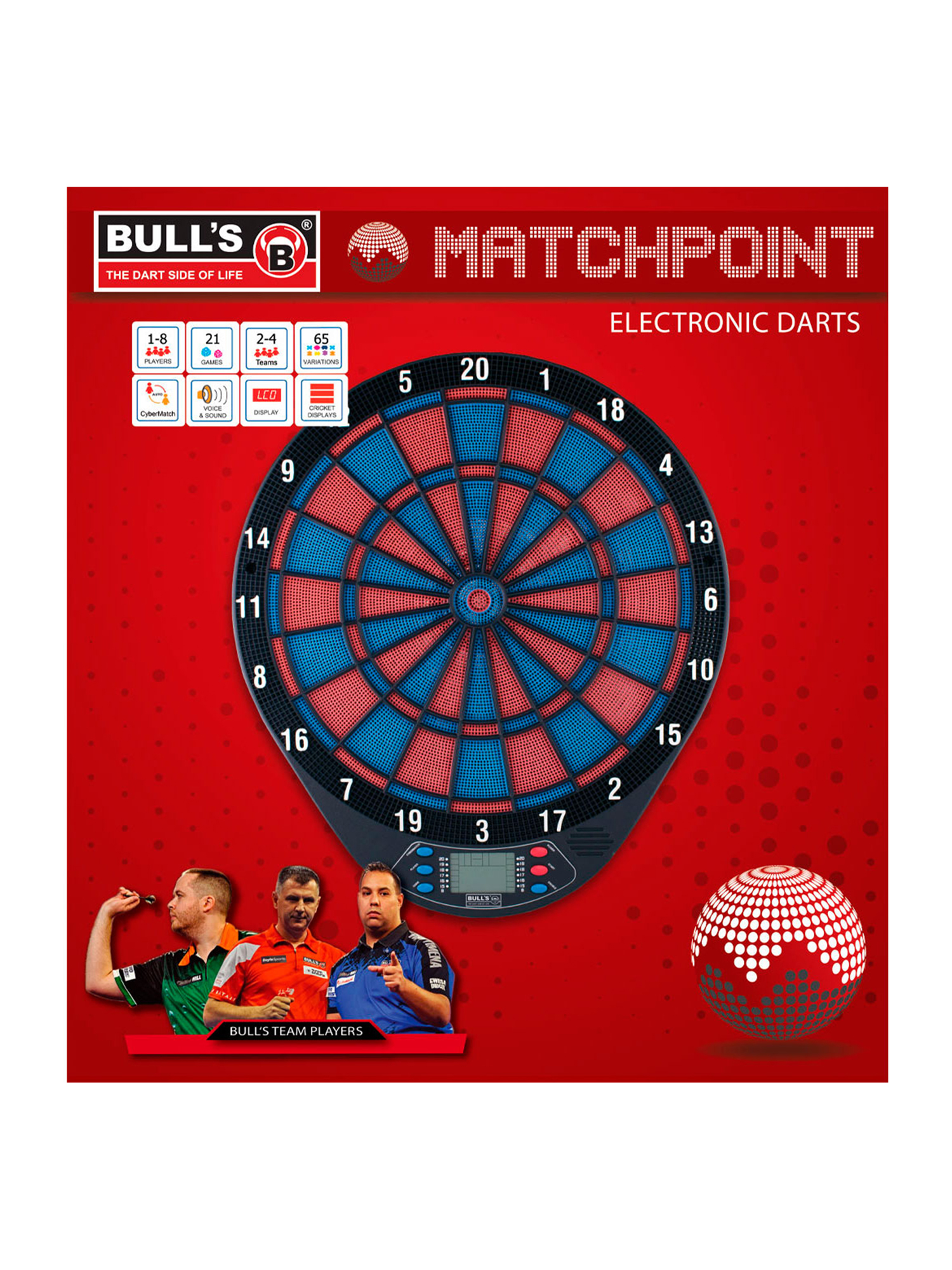 Elektronische Dartscheibe mit roten und blauen Sektionen, Zahlen und drei Dartspielern darunter. Die Marke ist Bull's.