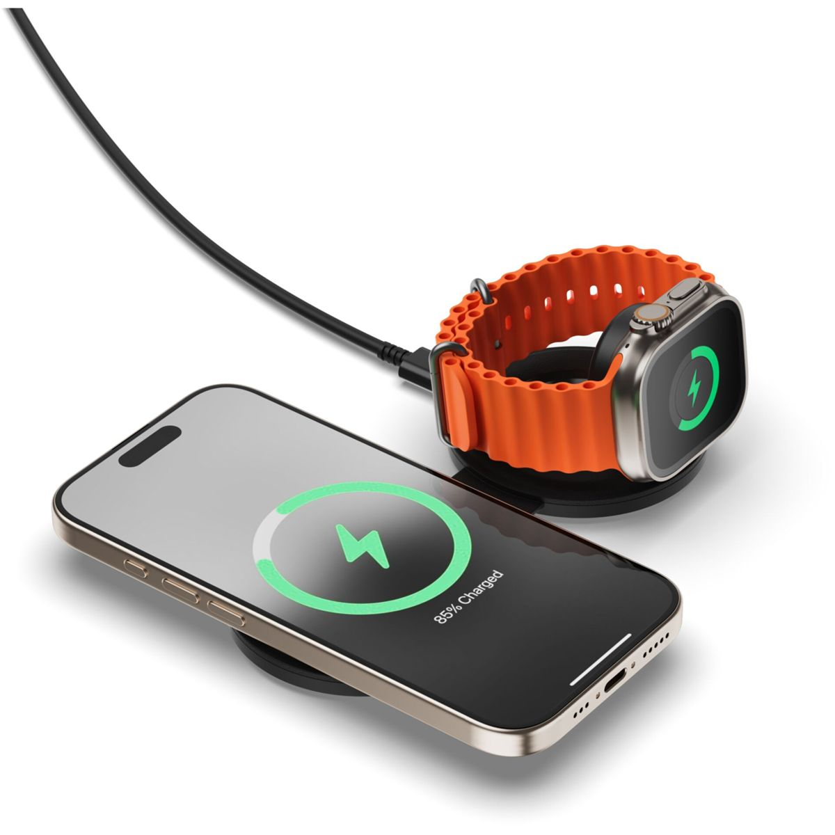 Ein Telefon und eine Smartwatch laden. Das Telefon zeigt 85 % geladen an. Die Uhr hat ein orangefarbenes Armband.
