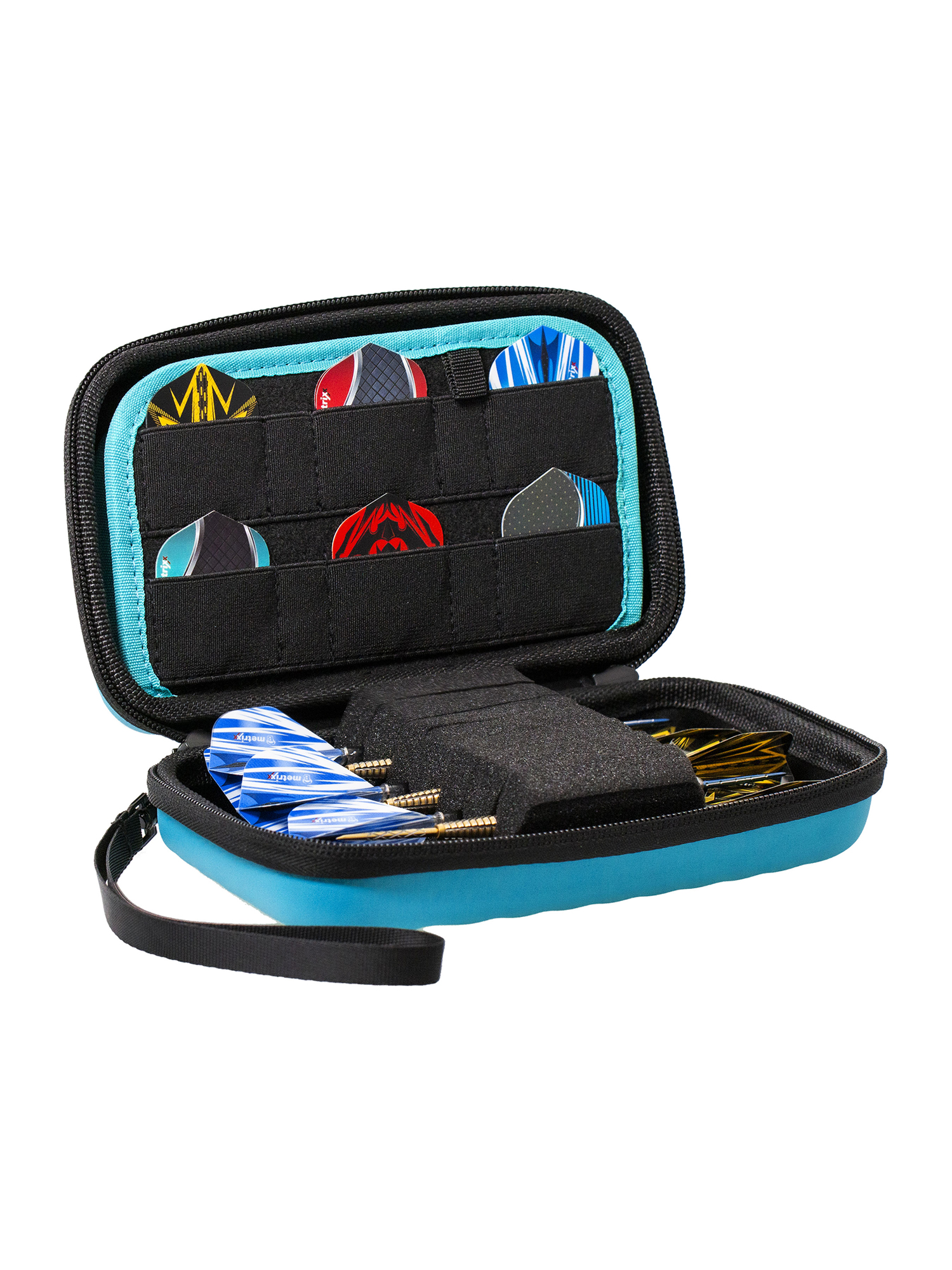 Geöffnete Darttasche mit Darts und Flights. Blaue Tasche mit schwarzem Reißverschluss, Griff und Innentaschen.