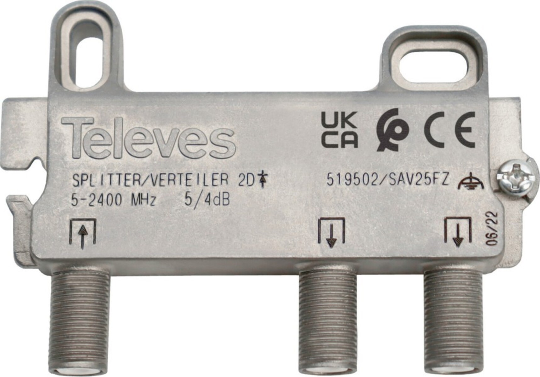 Splitter Televes argentato. Ha tre porte di uscita, un logo del marchio e informazioni tecniche.