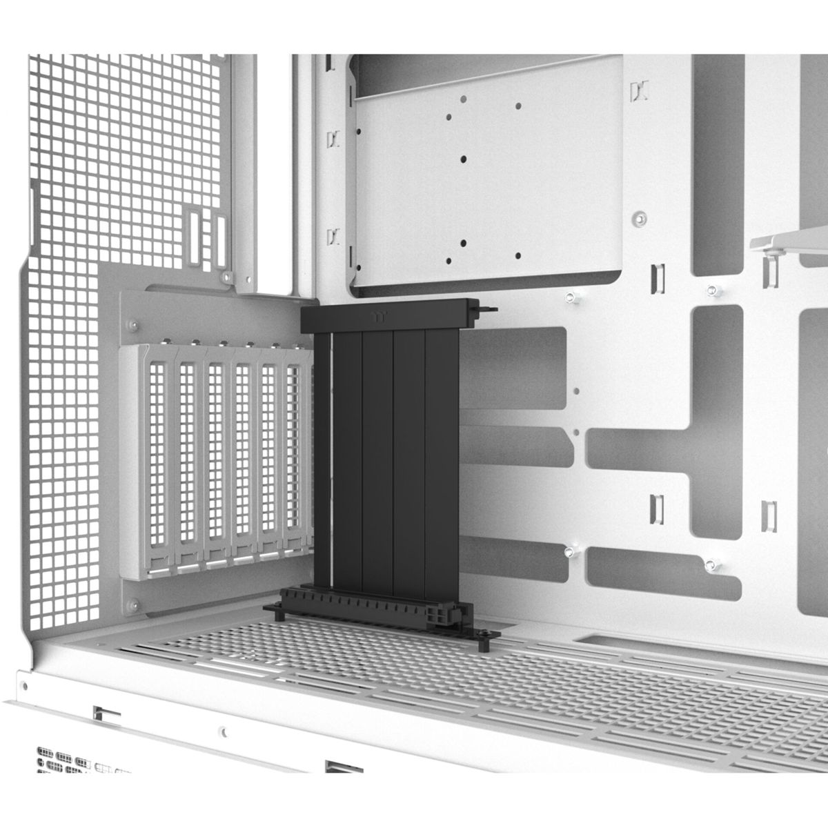 Binnenkant van een witte computerkast. Een zwarte kabel is zichtbaar. Zilveren metalen structuren zijn aanwezig.