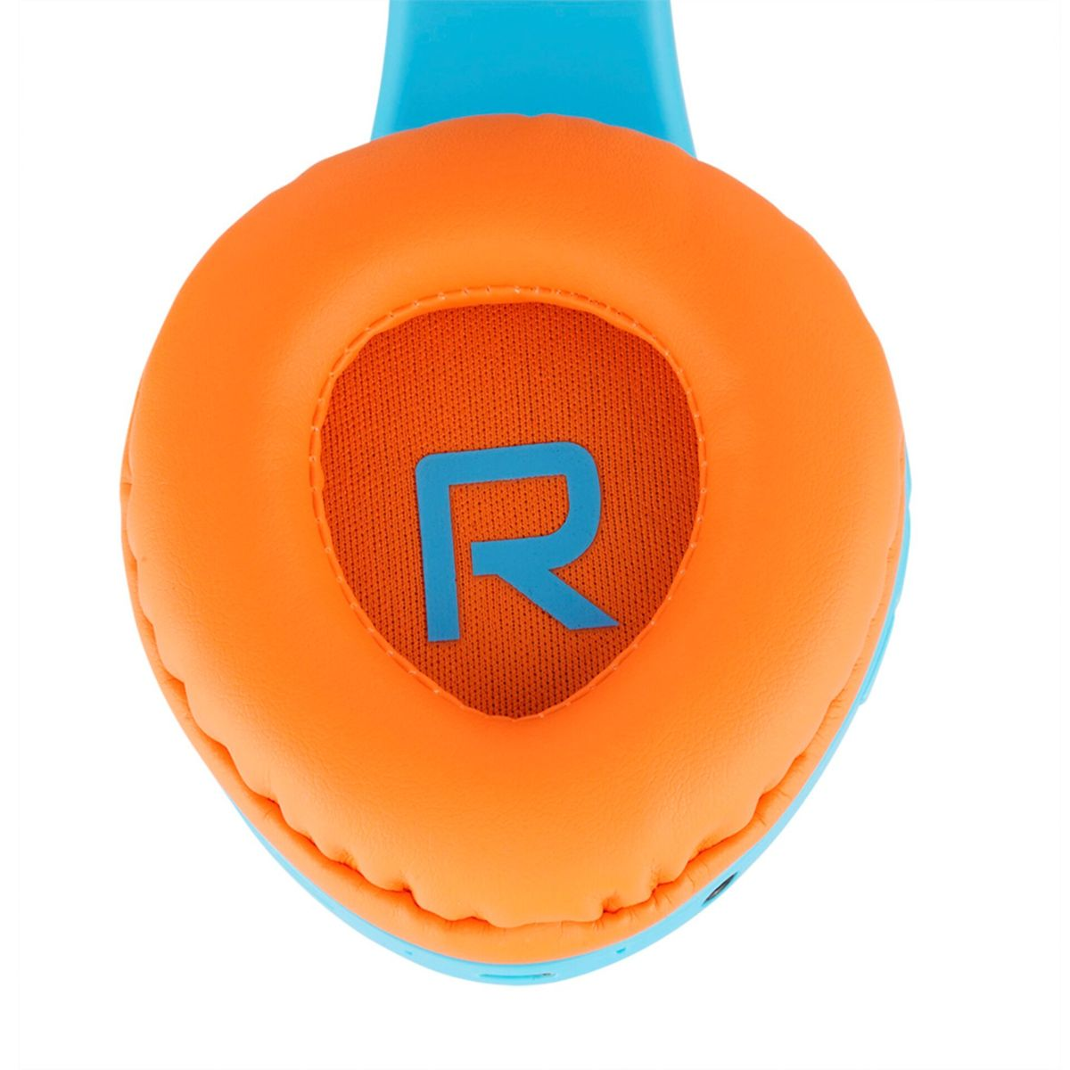 Orange und blaue Kopfhörer. Der Ohrmuschel hat ein orangefarbenes Kissen mit einem blauen 'R' in der Mitte. Das Band ist blau.