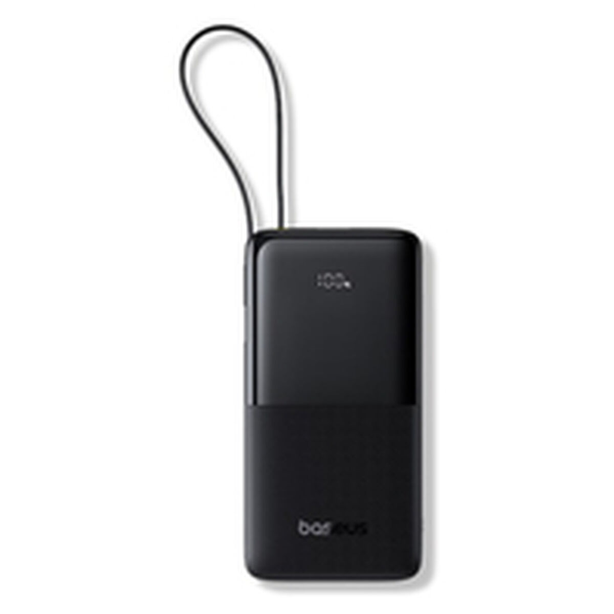 Un power bank negro con una correa negra, mostrando el 100% de carga. Se ve el logo de baseus. El fondo es blanco.
