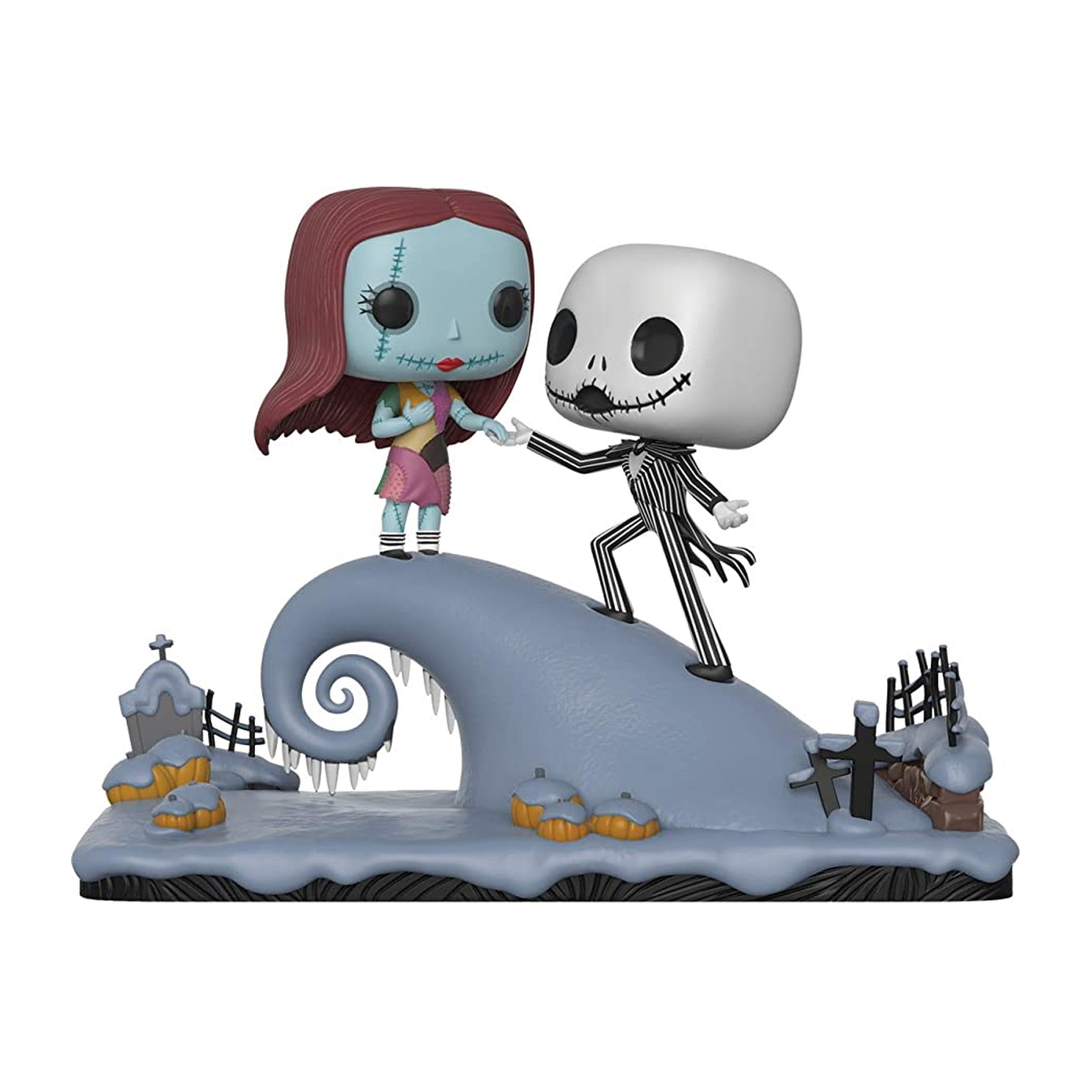 Figurita de Jack y Sally de The Nightmare Before Christmas. Están en una colina con calabazas, valla y tumba.