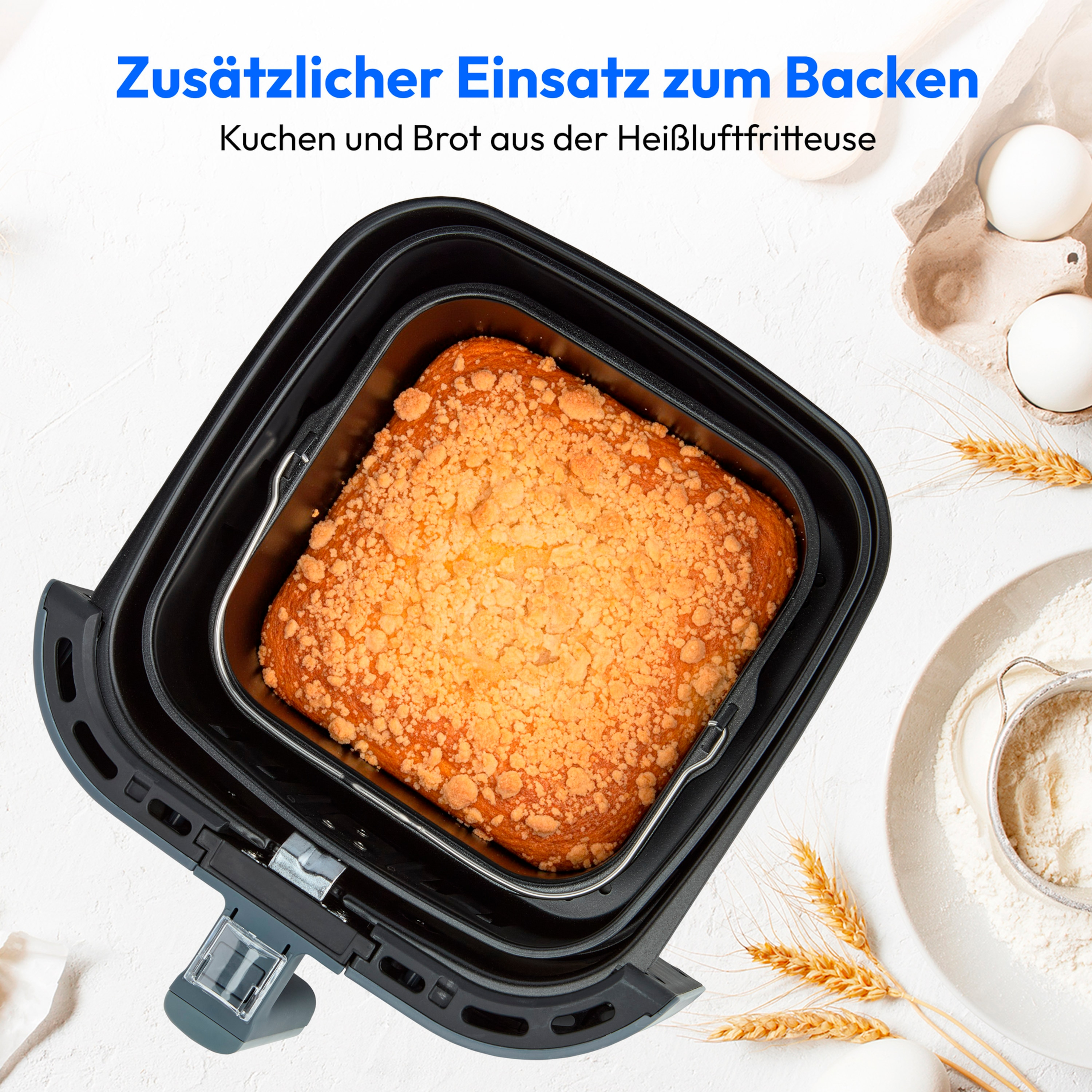 Airfryer met brood. Eieren, bloem en tarwe op een wit oppervlak.