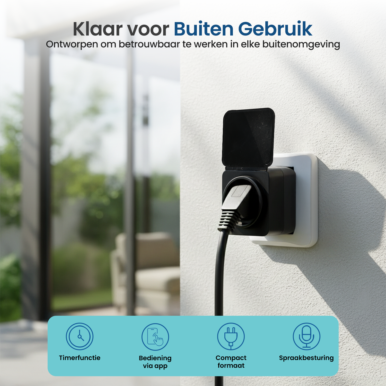 Schwarzer Outdoor-Smartplug mit schwarzem Netzkabel. An einer weißen Wand montiert. Funktionen: Timer, App-Steuerung, kompakt, Sprachsteuerung.