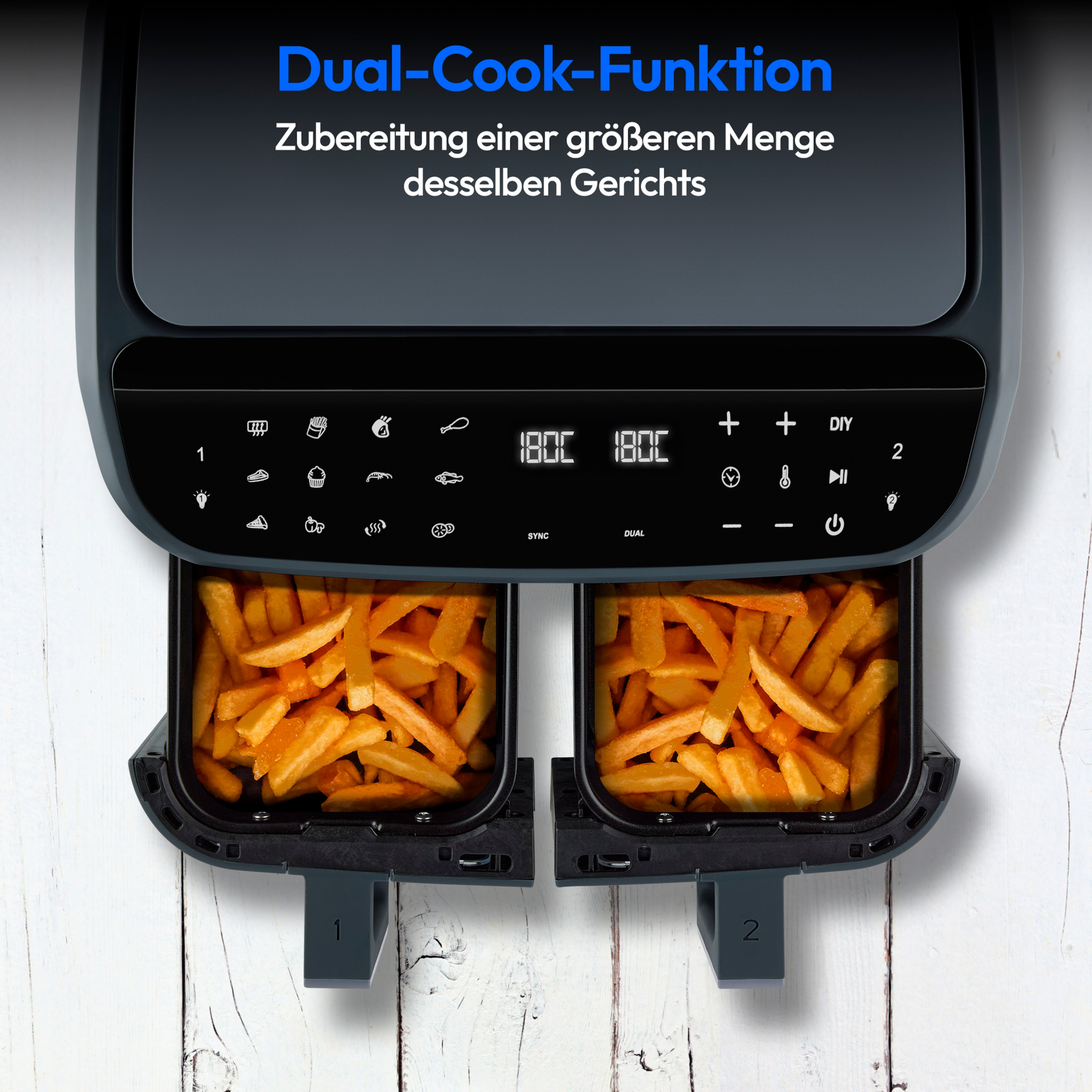 Een airfryer met twee compartimenten gevuld met friet. Tekst luidt 'Dual-Cook-Funktion'.