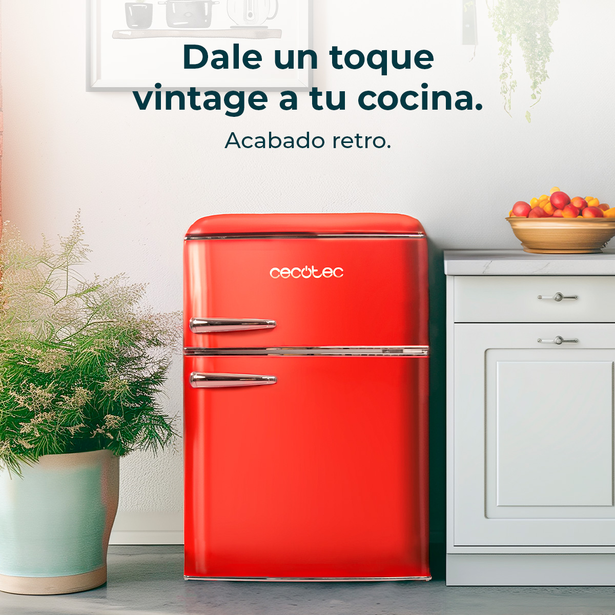 Czerwona lodówka w stylu retro w kuchni. Tekst powyżej mówi: 'Nadaj swojej kuchni charakteru vintage'. Po lewej roślina.