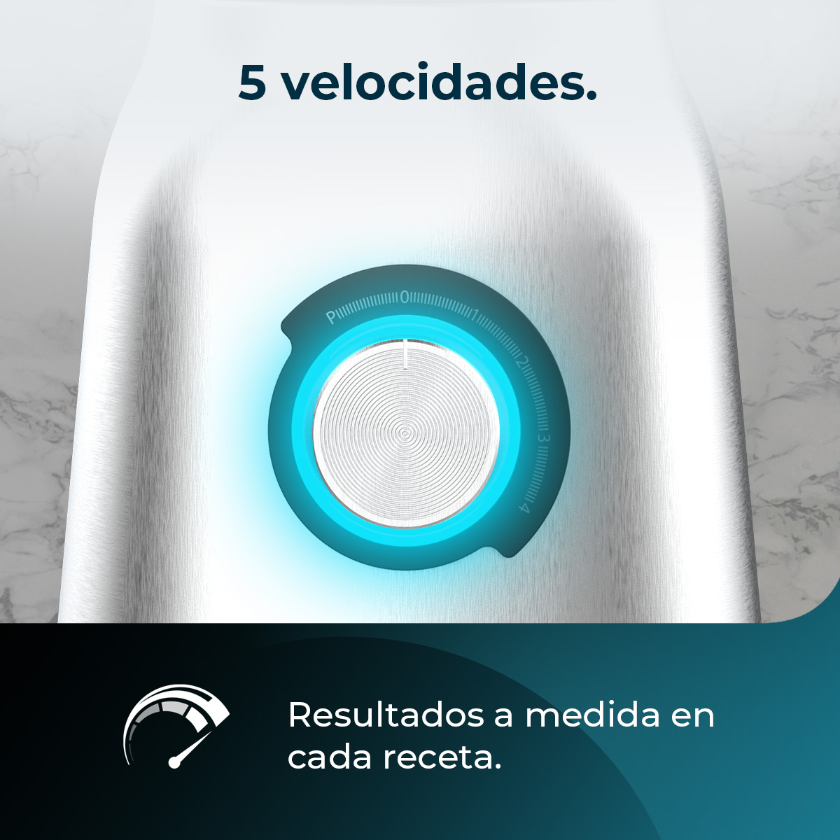 Primer plano de un electrodoméstico de cocina con un dial, con ajustes de velocidad. El dial tiene un brillo azul. El texto dice '5 velocidades' y 'Resultados a medida'.