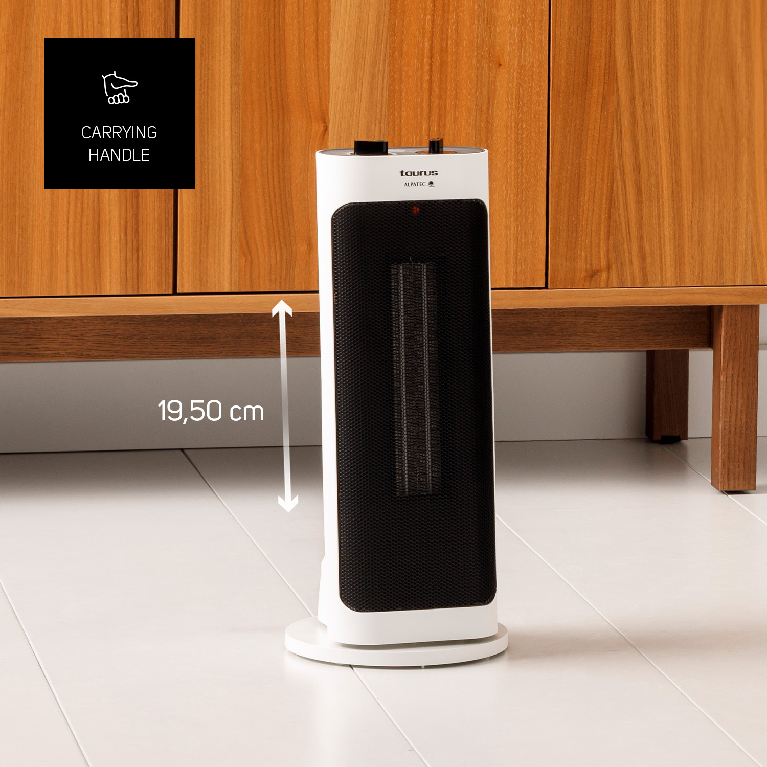 Stufa elettrica bianca e nera su pavimento bianco. Un mobile in legno sullo sfondo. Il testo indica una maniglia.