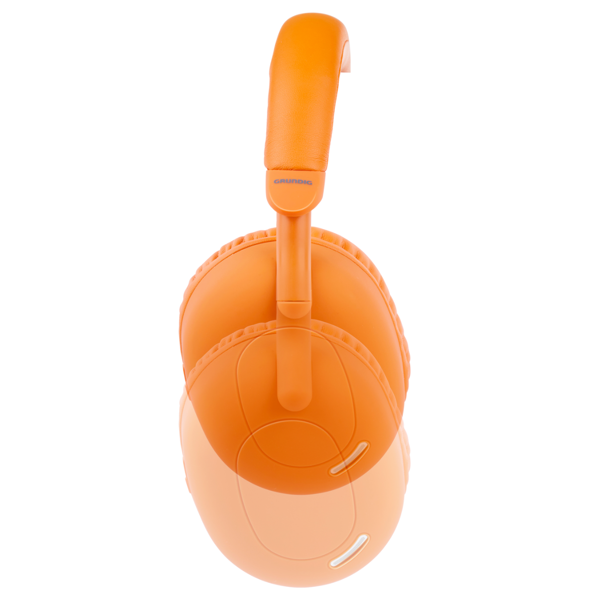 Orange Kopfhörer, leicht angewinkelt. Der Markenname 'Grundig' ist sichtbar. Der Hintergrund ist rein weiß.