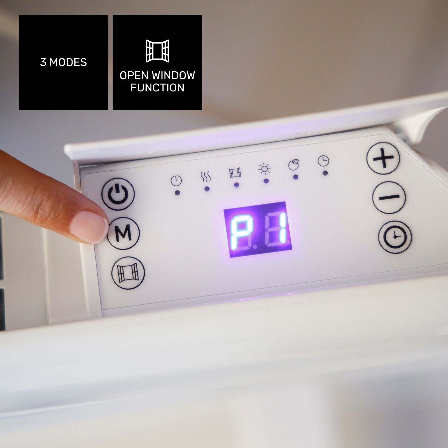 Una mano presiona un botón en un panel de control blanco. El panel muestra una pantalla digital con números. Cajas negras muestran '3 modos' y 'Open window function'.