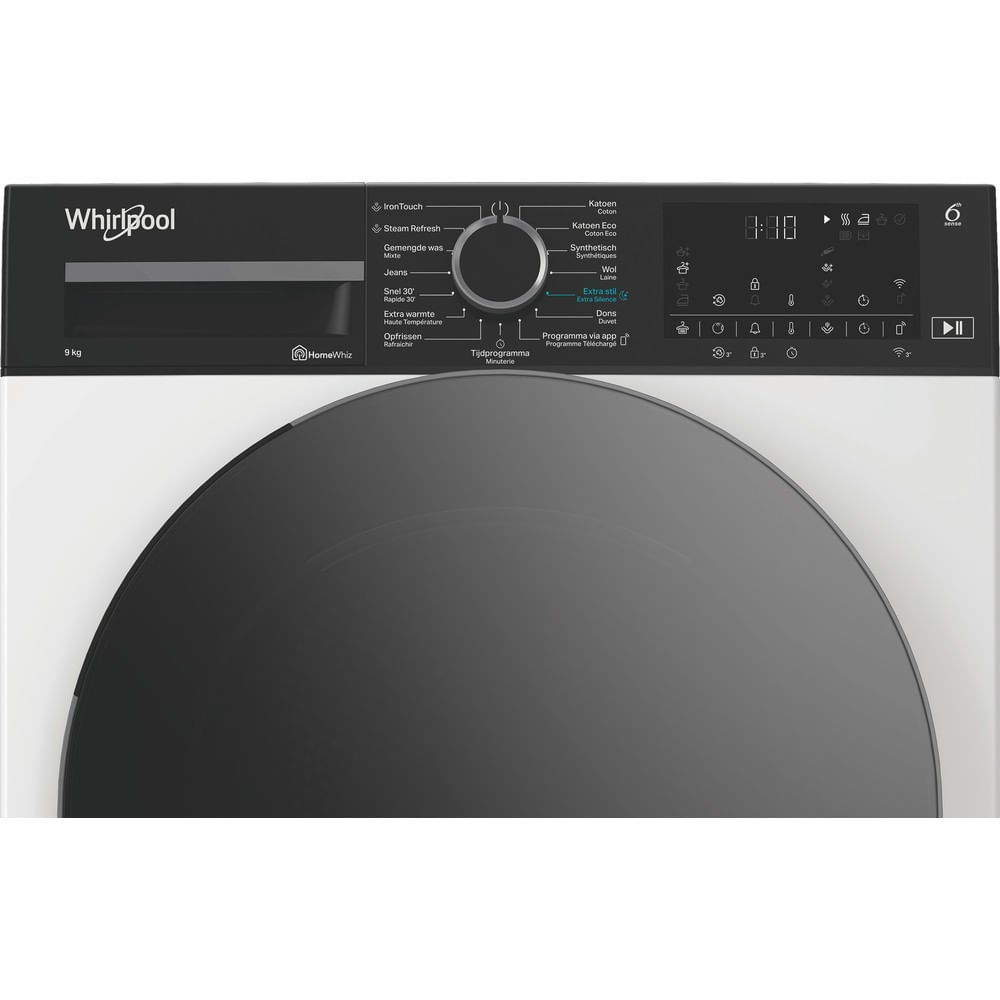 Una lavadora Whirlpool blanca con panel de control negro y gran puerta negra.