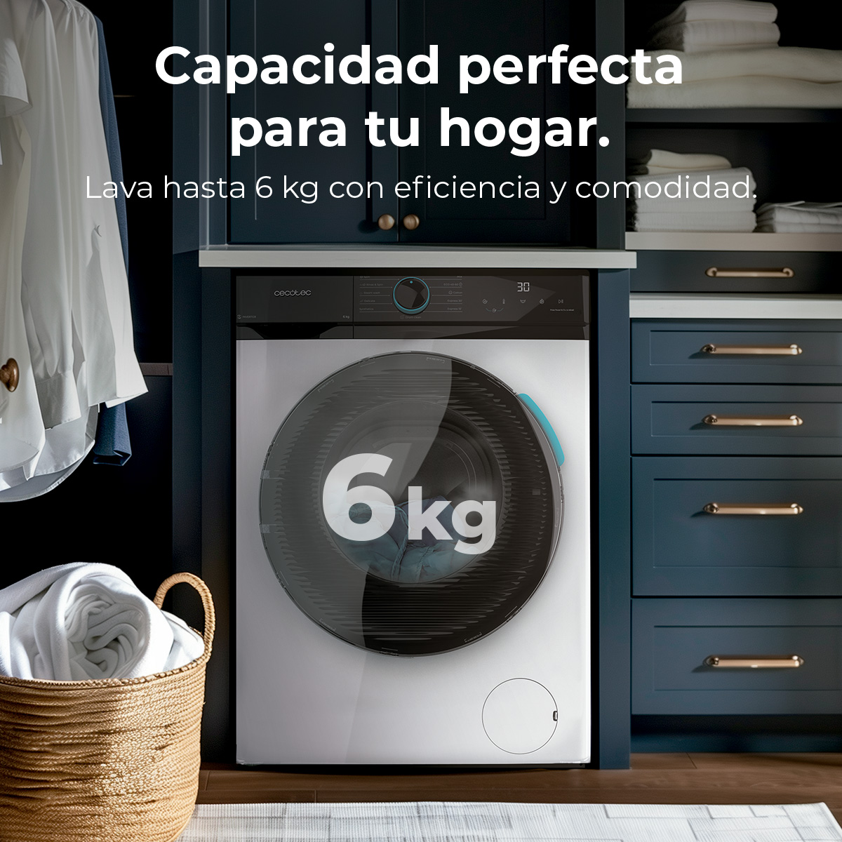 Una lavadora con capacidad de 6 kg en una lavandería. Una cesta de mimbre con ropa está delante. Armarios en el fondo.