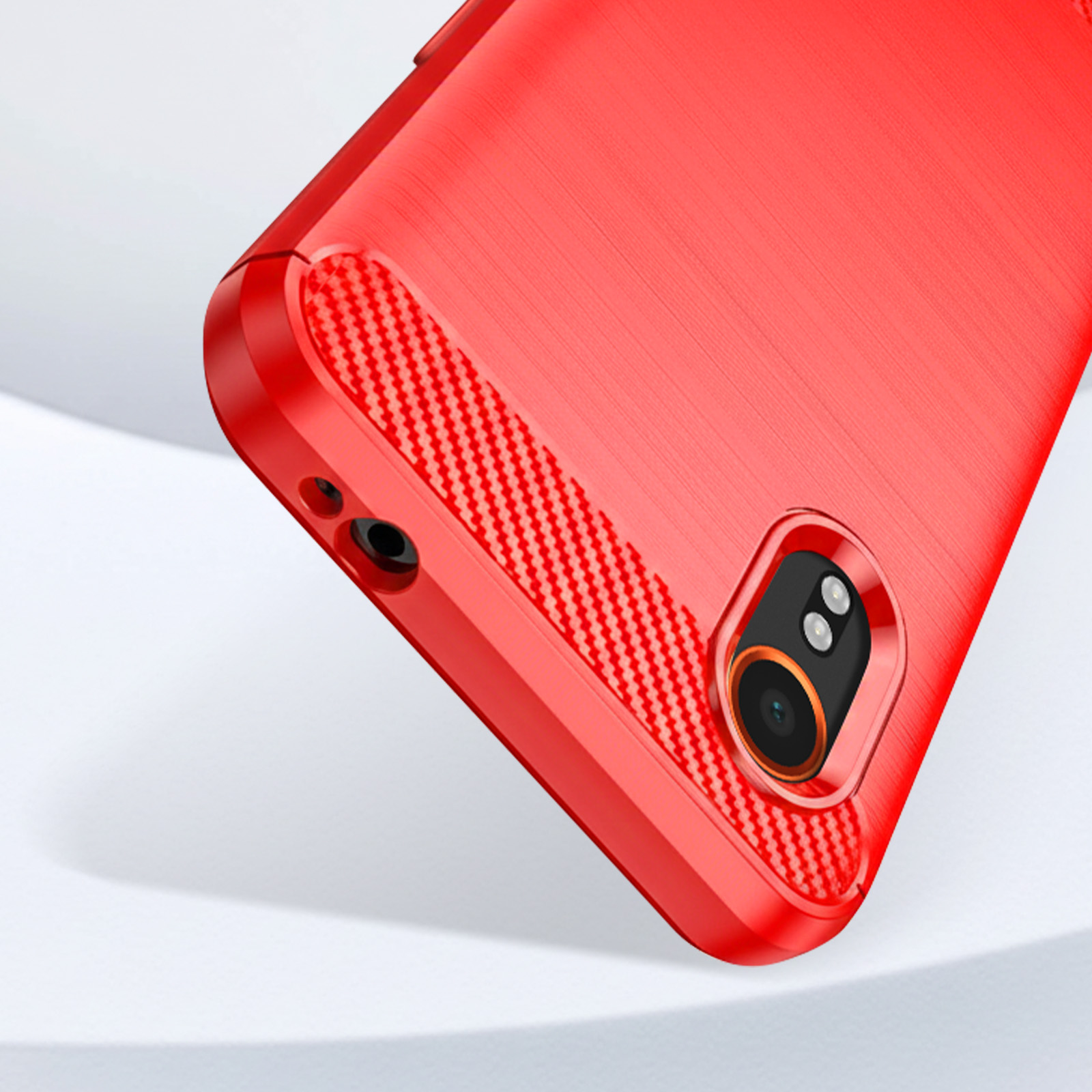 Primo piano di una custodia rossa per telefono con fotocamera e dettagli.